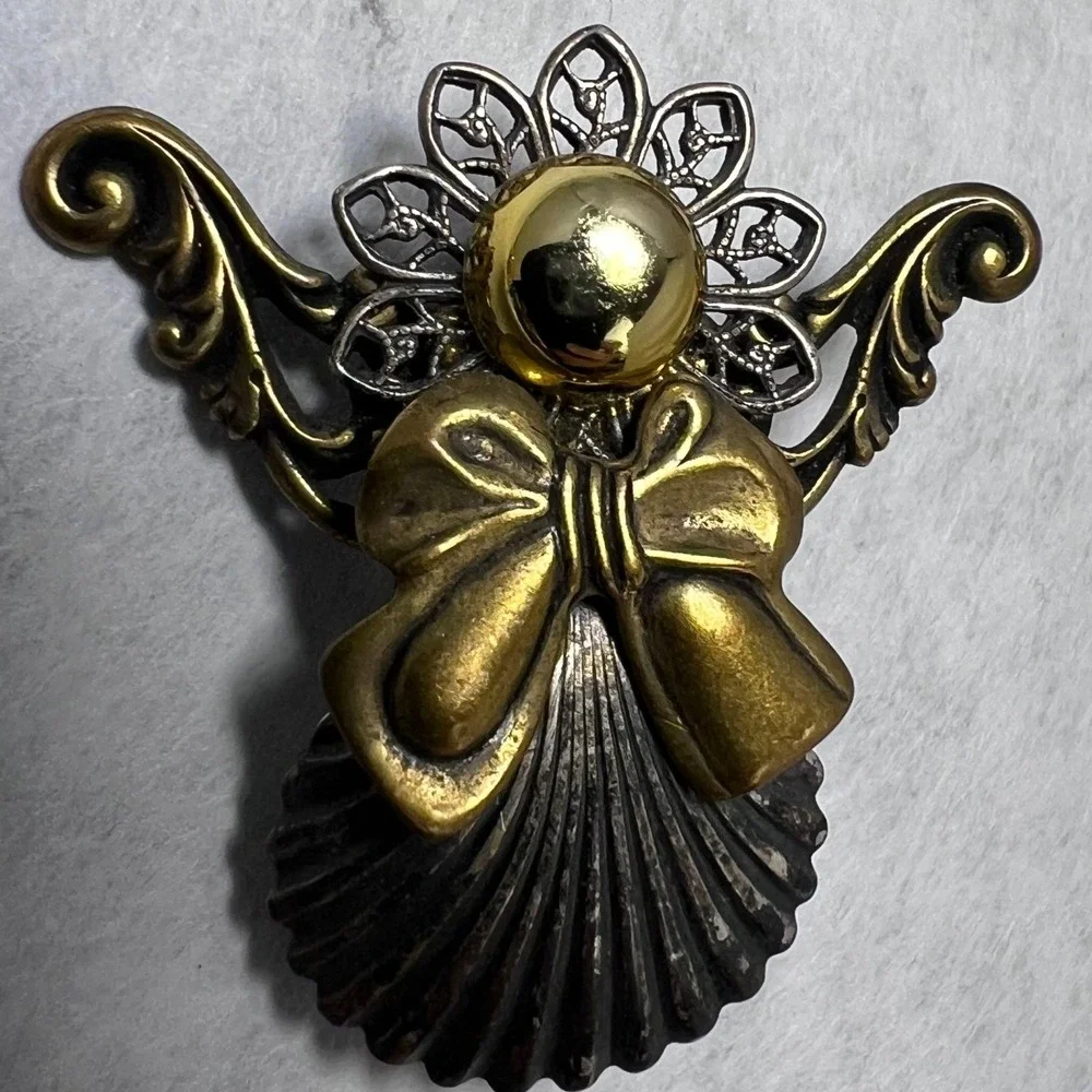 Vintage Ornate Gold Silver Tone Flower Shell Bow Brooch Pin Angelic Design